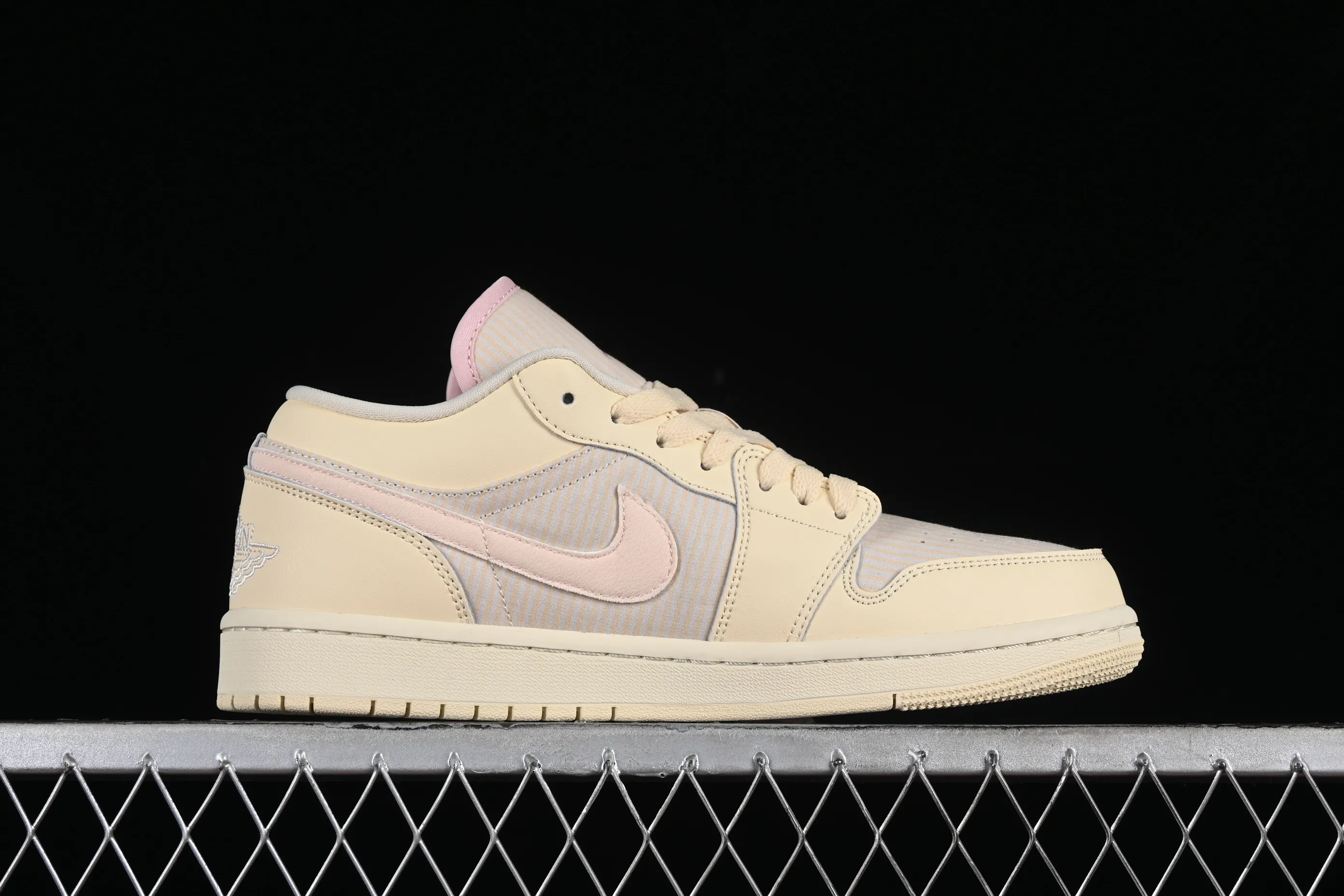 All Categories Air Jordan Jordan Series Basketball Shoes Air Jordan 1 Low Air Jordan 1 Low AJ1 Joe 1 Khaki Pink Low-top Cultural Basketball Shoes FQ1925-100